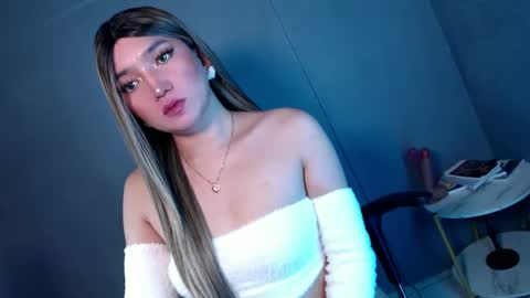 Snapshot of te_amo28 chatting on March 1, 2:04 am ellaine online show from March 1, 2:04 am