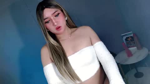 Snapshot of te_amo28 chatting on March 7, 10:04 pm ellaine online show from March 7, 10:04 pm