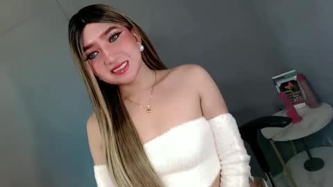 Snapshot of te_amo28 chatting on March 10, 9:51 pm ellaine online show from March 10, 9:51 pm