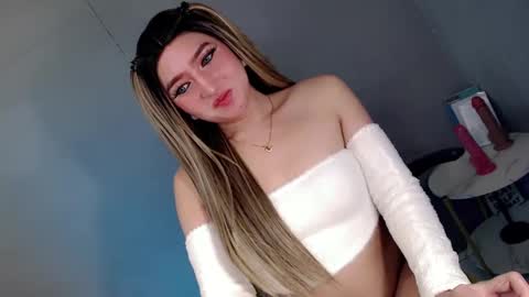 Snapshot of te_amo28 chatting on March 11, 11:37 pm ellaine online show from March 11, 11:37 pm