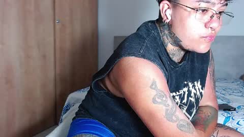 Charlee He online show from June 1, 2:35 am