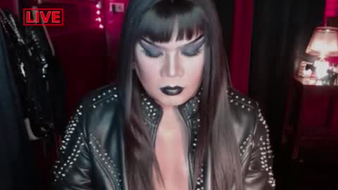 Snapshot of temptress_cocoxxx chatting on December 20, 7:50 pm Mistress Coco online show from December 20, 7:50 pm