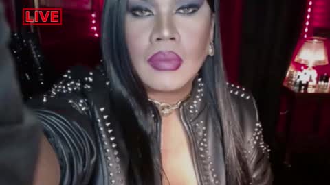Snapshot of temptress_cocoxxx chatting on December 31, 5:33 am Mistress Coco online show from December 31, 5:33 am