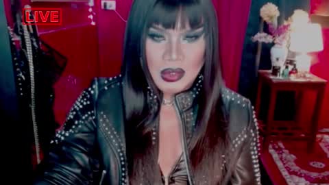 Snapshot of temptress_cocoxxx chatting on February 1, 8:05 pm Mistress Coco online show from February 1, 8:05 pm