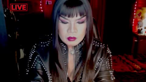 Snapshot of temptress_cocoxxx chatting on March 4, 5:32 am Mistress Coco online show from March 4, 5:32 am