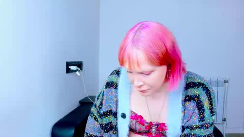 Snapshot of tenebrise chatting on October 10, 7:31 am Kira online show from October 10, 7:31 am