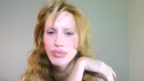 Snapshot of thedollxxxperience chatting on October 1, 7:47 pm Yolanda online show from October 1, 7:47 pm