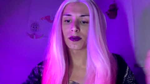 Snapshot of thematryoshka chatting on December 7, 3:31 am Lucy Lucy online show from December 7, 3:31 am