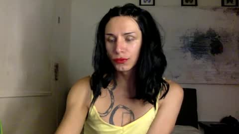 Snapshot of thematryoshka chatting on December 18, 4:20 am Lucy Lucy online show from December 18, 4:20 am