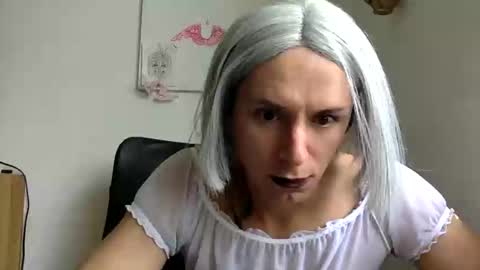 Snapshot of thematryoshka chatting on December 24, 3:58 pm Lucy Lucy online show from December 24, 3:58 pm