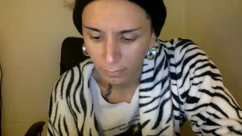 Snapshot of thematryoshka chatting on December 31, 4:06 am Lucy Lucy online show from December 31, 4:06 am
