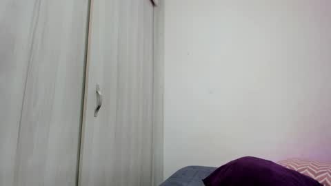 Snapshot of thesquadsex04 chatting on December 21, 12:09 am Camila online show from December 21, 12:09 am