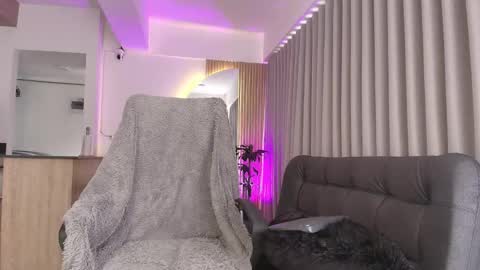 Thesweet khloe online show from March 1, 6:25 pm