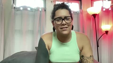 Snapshot of thethiccilakeshow chatting on October 7, 1:39 am thethiccilakeshow online show from October 7, 1:39 am