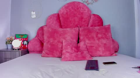 Snapshot of tiana_cinnamon chatting on December 24, 4:11 am TIANA online show from December 24, 4:11 am