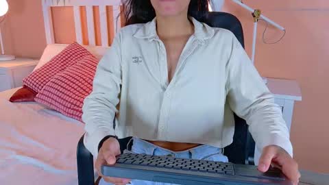 Snapshot of tiana_cinnamon chatting on September 25, 7:54 pm TIANA online show from September 25, 7:54 pm