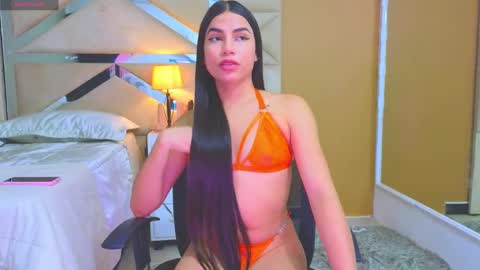 Snapshot of tiphani_walker_ chatting on December 29, 9:20 pm Tiphani Walker online show from December 29, 9:20 pm