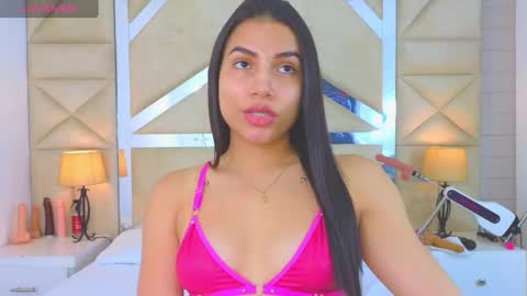 Snapshot of tiphani_walker_ chatting on October 1, 12:00 am Tiphani Walker online show from October 1, 12:00 am