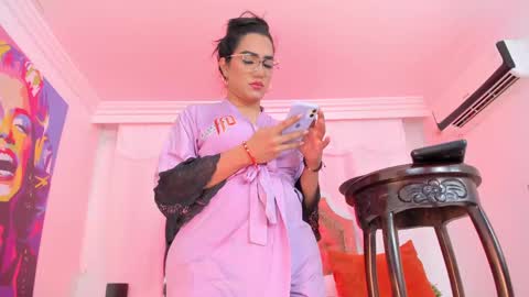 Snapshot of trannypartner chatting on September 15, 1:05 pm Juliana Giiraldo online show from September 15, 1:05 pm