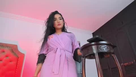 Juliana Giiraldo  online show from October 13, 9:15 pm