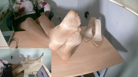 Snapshot of trans_selena chatting on September 30, 3:34 pm Sexy Selena 1203 online show from September 30, 3:34 pm