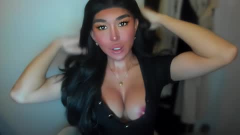 Snapshot of transnextdoor_ chatting on December 6, 5:06 pm ALMIGHTY GODDESS VALENTINA online show from December 6, 5:06 pm