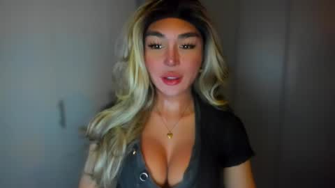 Snapshot of transnextdoor_ chatting on December 10, 10:16 pm ALMIGHTY GODDESS VALENTINA online show from December 10, 10:16 pm