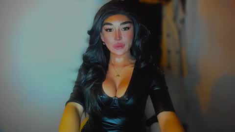 Snapshot of transnextdoor_ chatting on December 13, 2:54 am ALMIGHTY GODDESS VALENTINA online show from December 13, 2:54 am
