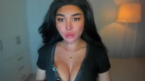Snapshot of transnextdoor_ chatting on January 2, 11:27 pm ALMIGHTY GODDESS VALENTINA online show from January 2, 11:27 pm