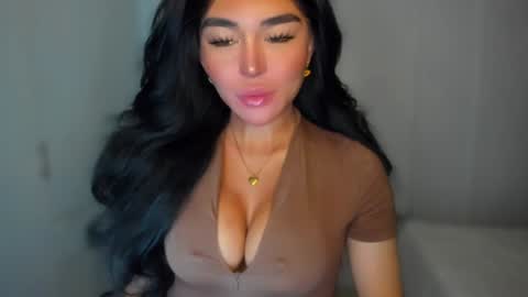 Snapshot of transnextdoor_ chatting on January 17, 9:32 pm ALMIGHTY GODDESS VALENTINA online show from January 17, 9:32 pm