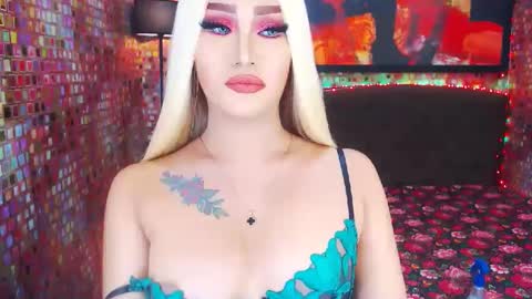 Snapshot of transplayfullolivia chatting on February 6, 7:13 am KYLIE BELLA TS online show from February 6, 7:13 am