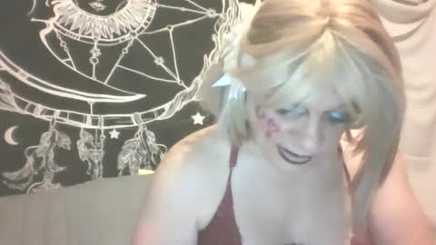 Snapshot of traphouseslutbunny4fun chatting on December 15, 6:40 am traphouseslutbunny4fun online show from December 15, 6:40 am