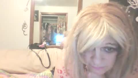 Snapshot of traphouseslutbunny4fun chatting on January 7, 5:13 am traphouseslutbunny4fun online show from January 7, 5:13 am