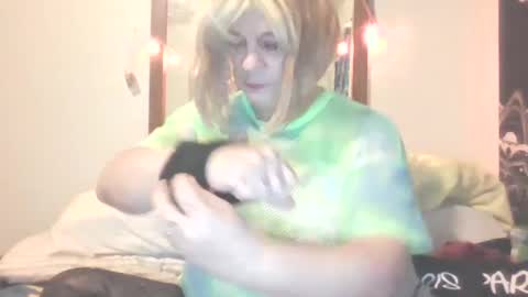 Snapshot of traphouseslutbunny4fun chatting on January 31, 9:05 am traphouseslutbunny4fun online show from January 31, 9:05 am