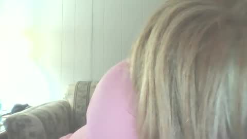 Snapshot of traphouseslutbunny4fun chatting on March 6, 8:16 am traphouseslutbunny4fun online show from March 6, 8:16 am