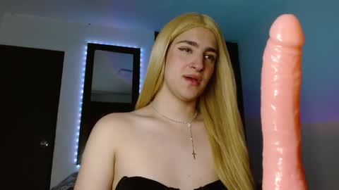Snapshot of triana_damelio chatting on February 7, 7:06 pm triana_damelio online show from February 7, 7:06 pm