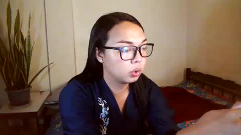 Snapshot of trishakera chatting on January 29, 10:05 am trisha online show from January 29, 10:05 am