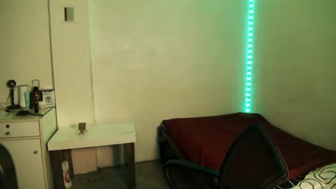 Snapshot of trishakera chatting on February 18, 2:16 am trisha online show from February 18, 2:16 am