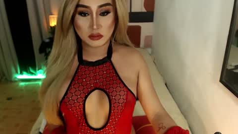 Snapshot of tshugescock chatting on January 29, 11:51 am SEDUCTIVEmistresCUMS online show from January 29, 11:51 am