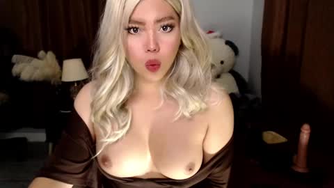 Snapshot of tssassy_julie23 chatting on February 17, 8:58 pm Julie online show from February 17, 8:58 pm