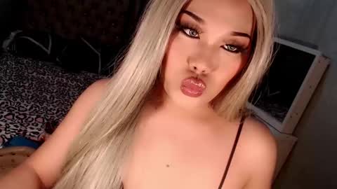 Snapshot of tsscarlett_xx chatting on October 5, 6:03 am jayvie online show from October 5, 6:03 am
