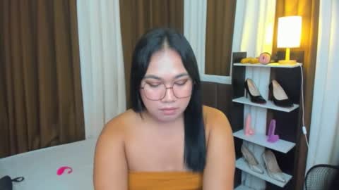 Snapshot of tsuncutkaren chatting on September 24, 6:58 pm Karen Oquio online show from September 24, 6:58 pm