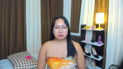 Snapshot of tsuncutkaren chatting on September 29, 6:40 pm Karen Oquio online show from September 29, 6:40 pm