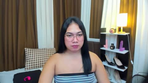 Karen Oquio online show from October 13, 7:31 am
