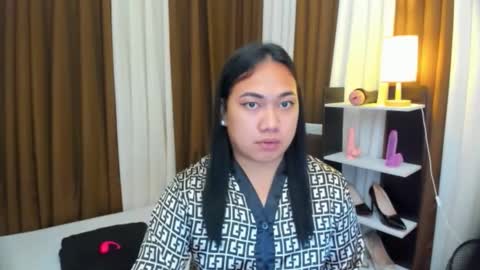 Karen Oquio online show from October 17, 4:21 pm