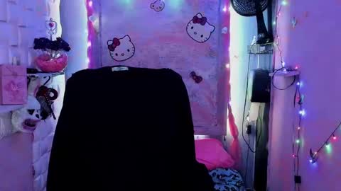 Snapshot of tsviolett chatting on December 2, 6:16 pm BellaRoxanna online show from December 2, 6:16 pm