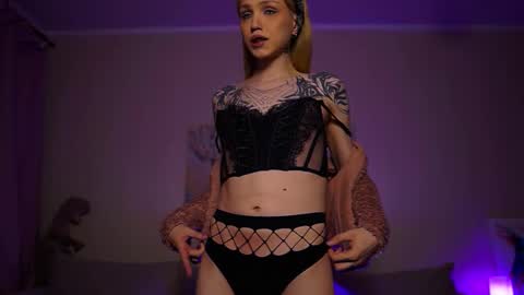 Snapshot of twiinkie_pie chatting on September 19, 5:30 pm Maria 3 online show from September 19, 5:30 pm