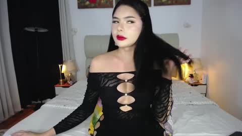 Snapshot of twitter_venusjenner chatting on December 2, 4:15 pm REIGNEASIA online show from December 2, 4:15 pm
