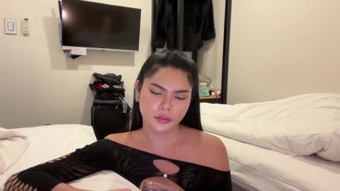 Snapshot of twitter_venusjenner chatting on February 7, 11:01 am REIGNEASIA online show from February 7, 11:01 am
