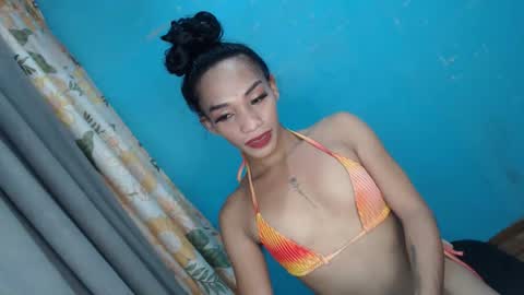 Snapshot of uncut_queen chatting on October 4, 4:13 am LOVELY JANE online show from October 4, 4:13 am